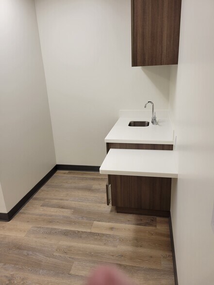 More Photos Of 2060 W Whispering Wind Dr, Phoenix Medical For Lease