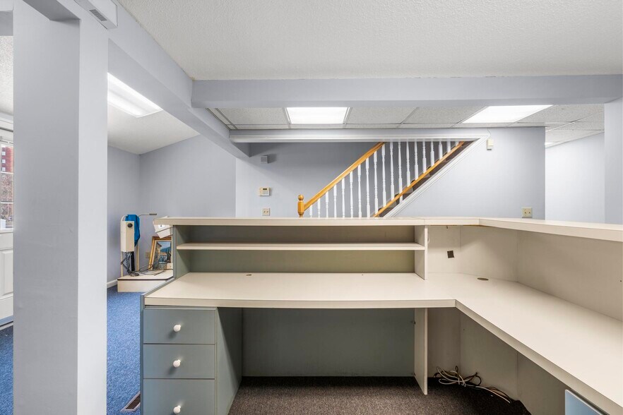 More Photos Of 128 Saltonstall Pky, East Haven Medical For Sale