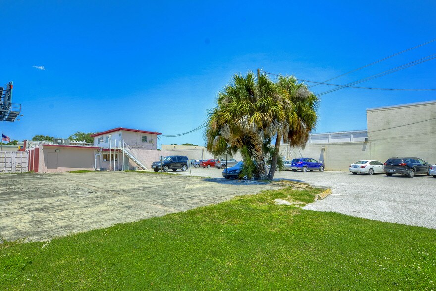 More Photos Of 2102 S Dale Mabry Hwy, Tampa Freestanding For Sale