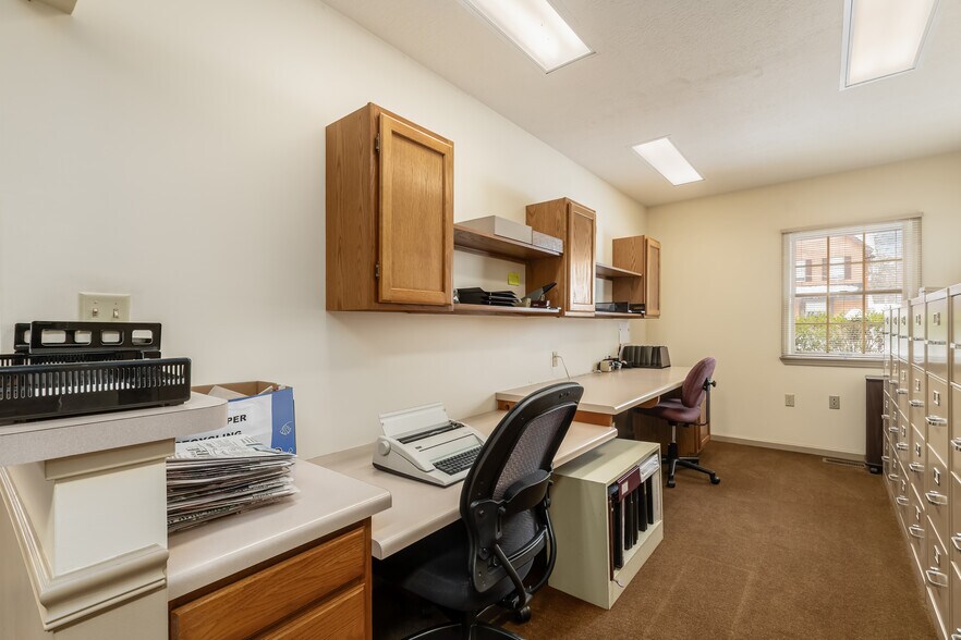 More Photos Of 240 S 4th St, Coshocton Office For Lease