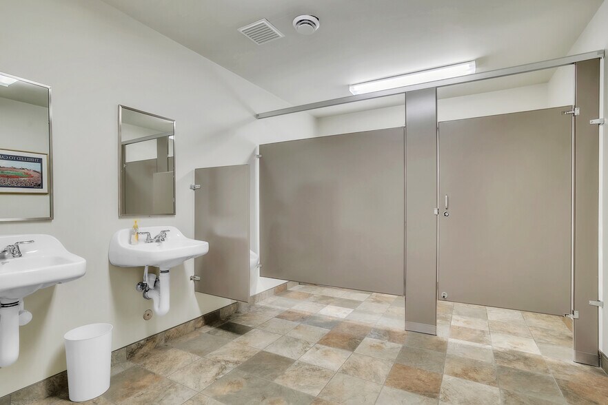 More Photos Of 1450 Pa-51, Clairton Office For Sale