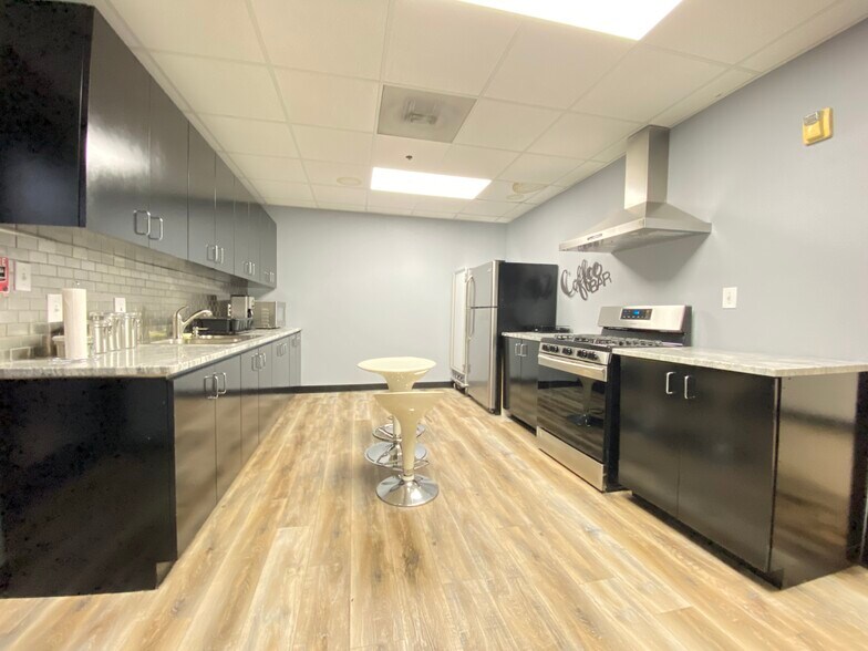 More Photos Of 2488 SW Lakewood Ave, Atlanta Office Residential For Lease