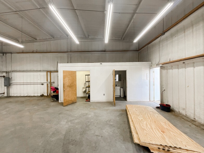More Photos Of 400 Stoddard st, Odessa Warehouse For Sale