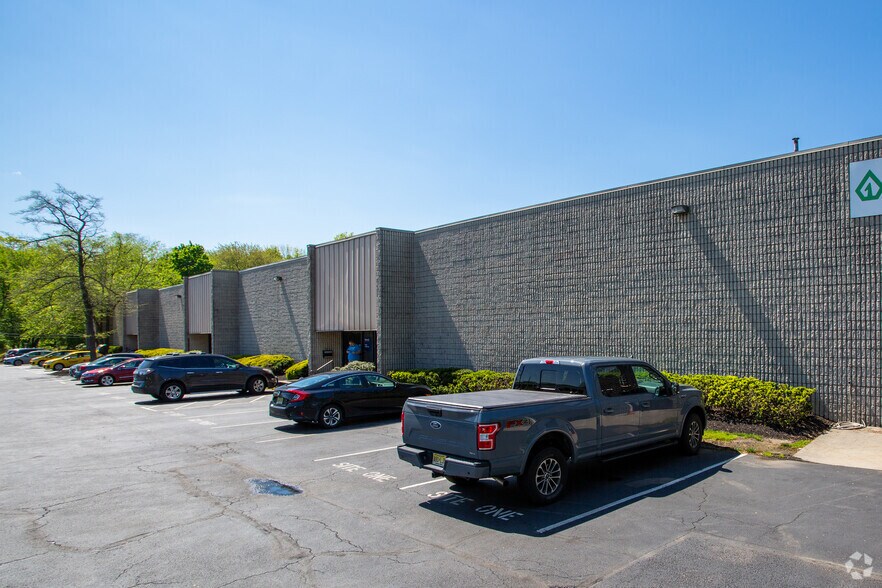 More Photos Of 1008 Astoria Blvd, Cherry Hill Light Manufacturing For Lease