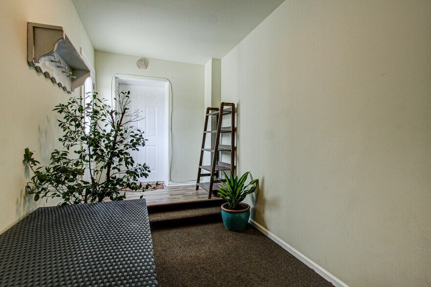 More Photos Of 3328 Huntingdon Pike, Huntingdon Valley Service For Sale