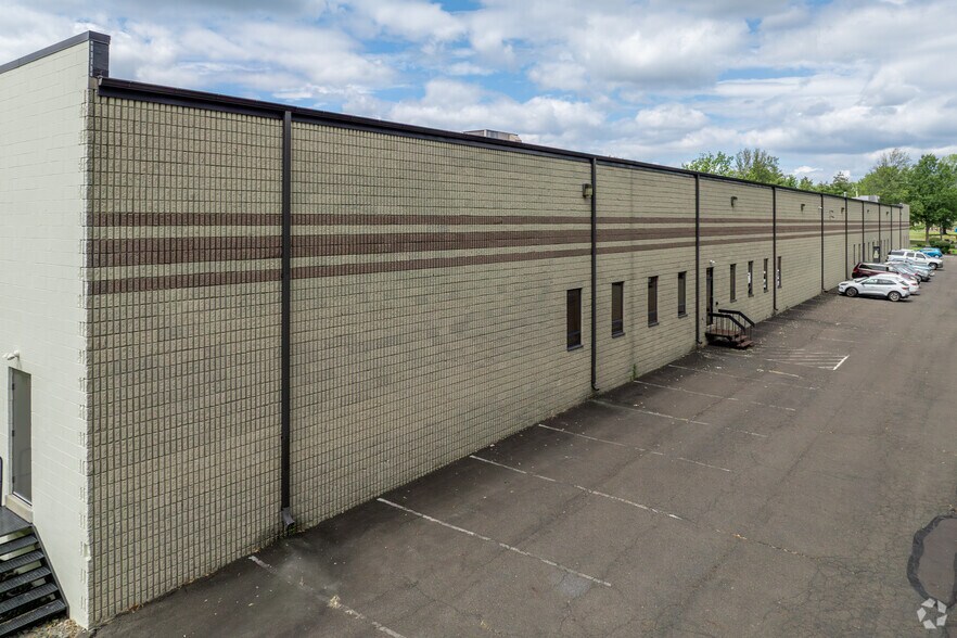 More Photos Of 103 Park Dr, Montgomeryville Warehouse For Lease