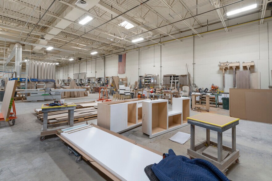 More Photos Of 10 Mile Hill Rd, Newtown Warehouse For Lease