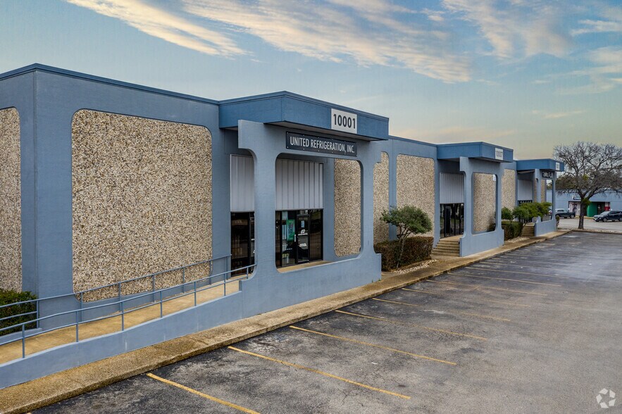 More Photos Of 9929 Broadway St, San Antonio Unknown For Lease