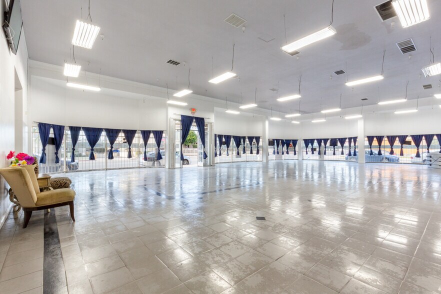 More Photos Of 505 S Main St, Santa Ana Storefront For Sale