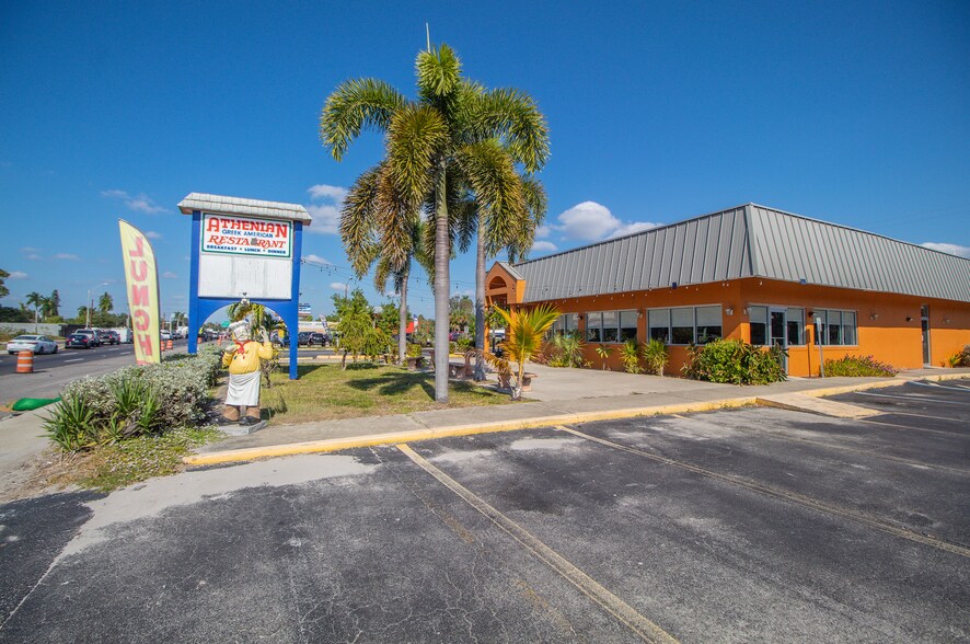 More Photos Of 1130 N Tamiami Trl, North Fort Myers Restaurant For Sale