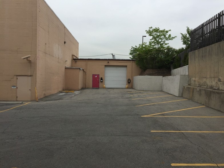 More Photos Of 16 Weyman Ave, New Rochelle Freestanding For Lease