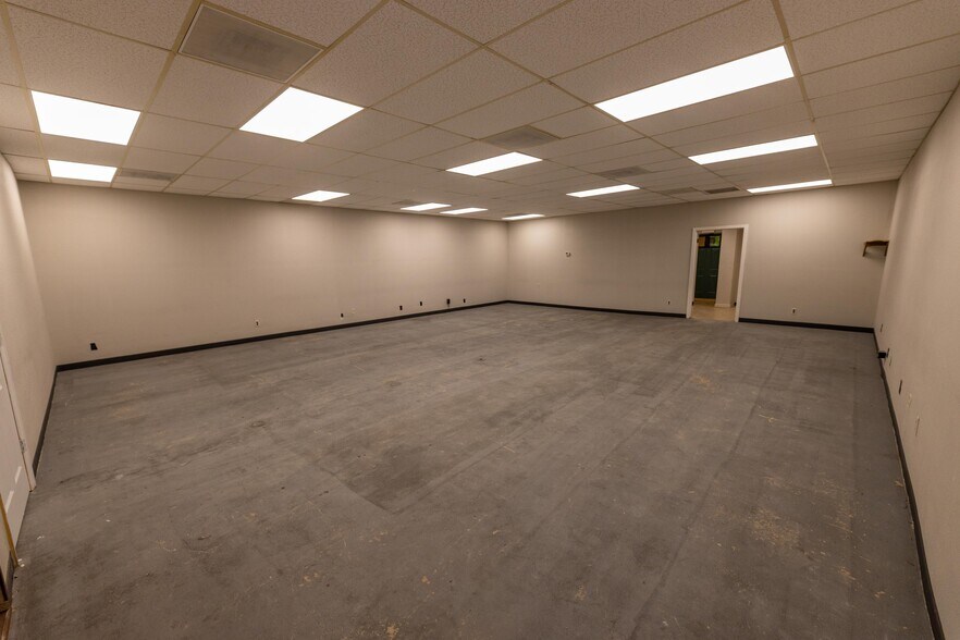 More Photos Of 3203 Preston Ave, Pasadena Freestanding For Lease