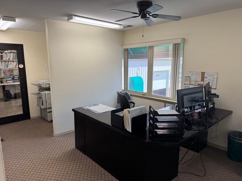 More Photos Of 3025 N Saint Peters Pky, Saint Peters Showroom For Sale