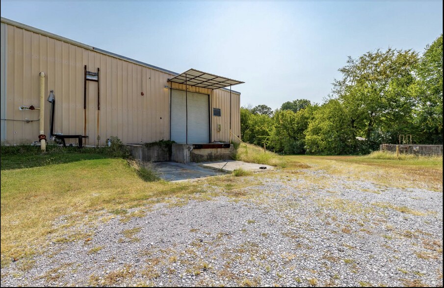 More Photos Of 1318 Underwood St, Dalton Warehouse For Lease