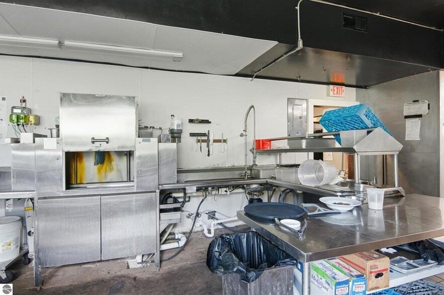 More Photos Of 104 W Main St, Lake Leelanau Restaurant For Sale
