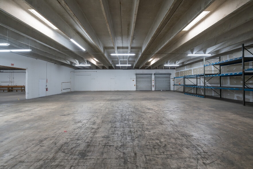 More Photos Of 3028 Mercury Rd, Jacksonville Warehouse For Lease