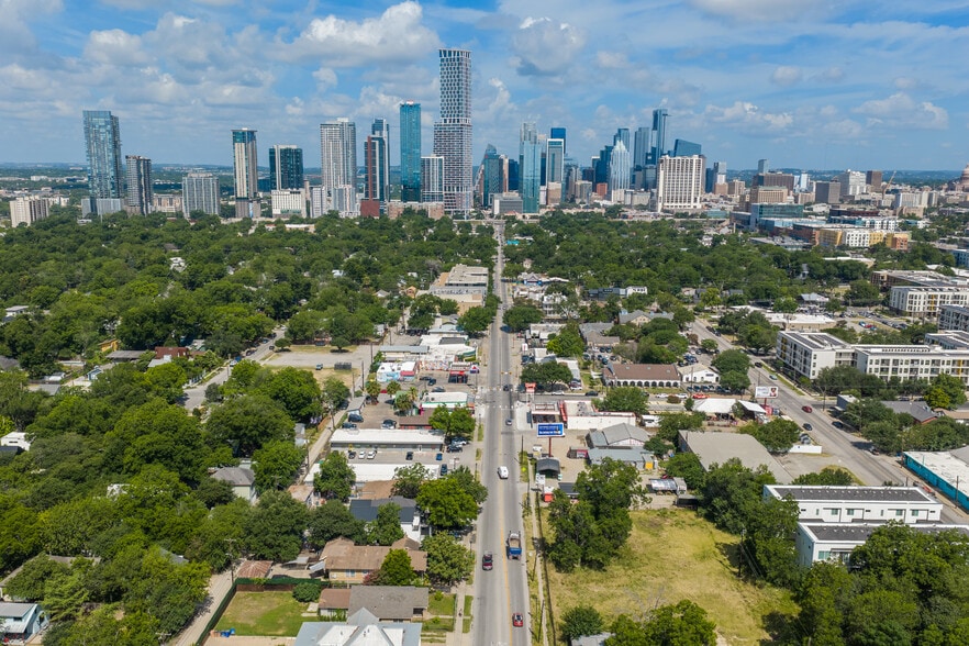More Photos Of 1711 E Cesar Chavez St, Austin Unknown For Lease