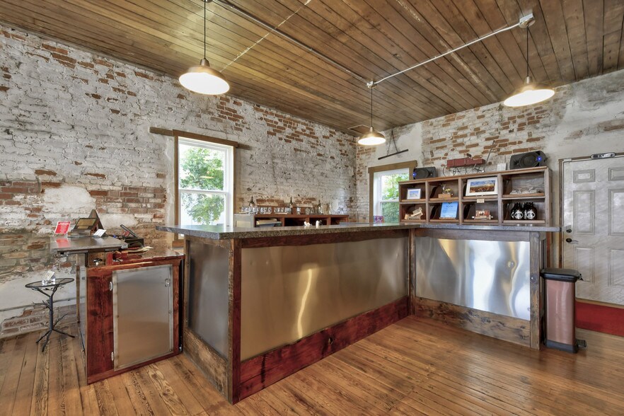 More Photos Of 121 8th St, Colusa Showroom For Sale