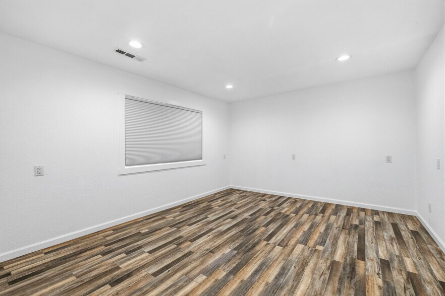 More Photos Of 19468 Village Dr, Sonora Office For Sale