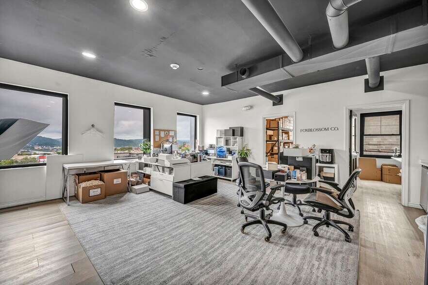 More Photos Of 3559 Bigelow Blvd, Pittsburgh Service For Sale