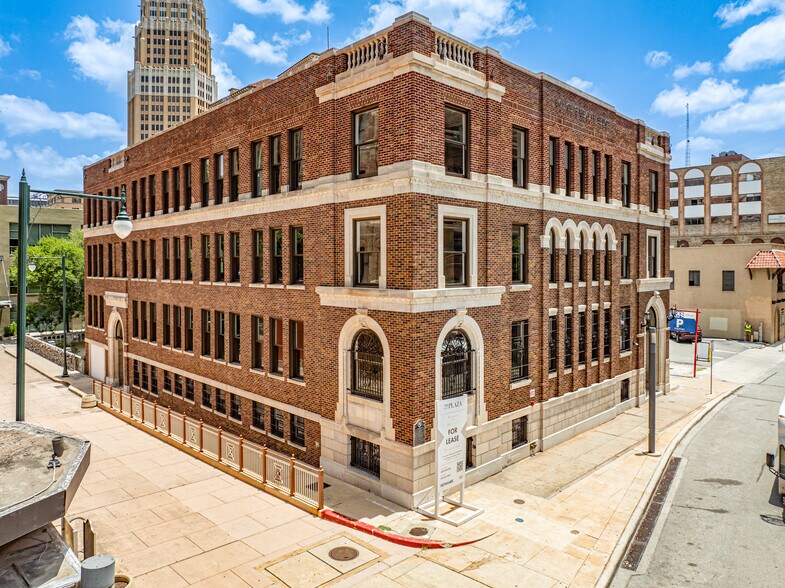 More Photos Of 200 Main Plz, San Antonio Office For Lease