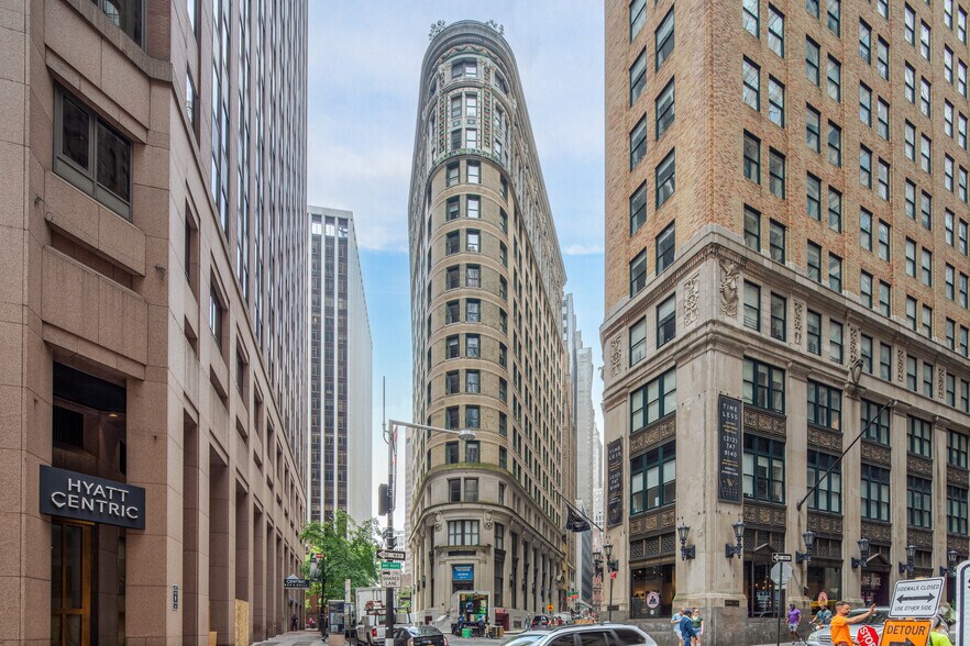 More Photos Of 1 Wall Street Ct, New York Apartments For Lease