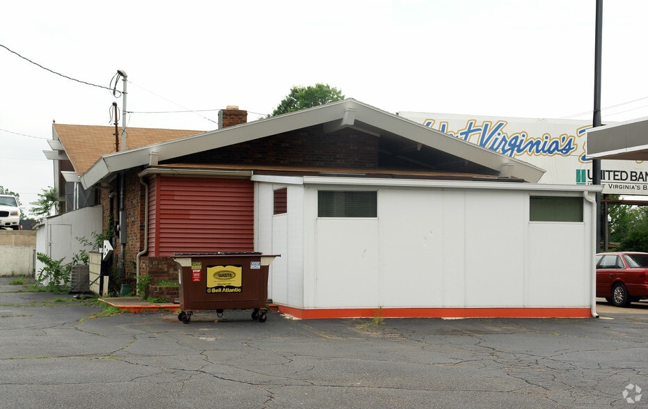 More Photos Of 500 Avery St, Parkersburg Service Station For Sale