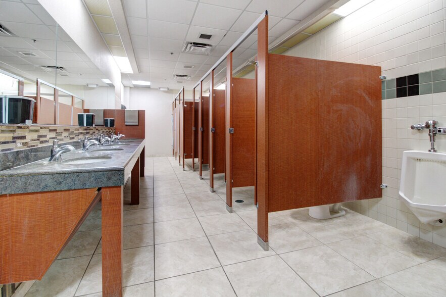 More Photos Of 895 SW 30th Ave, Pompano Beach Office For Lease