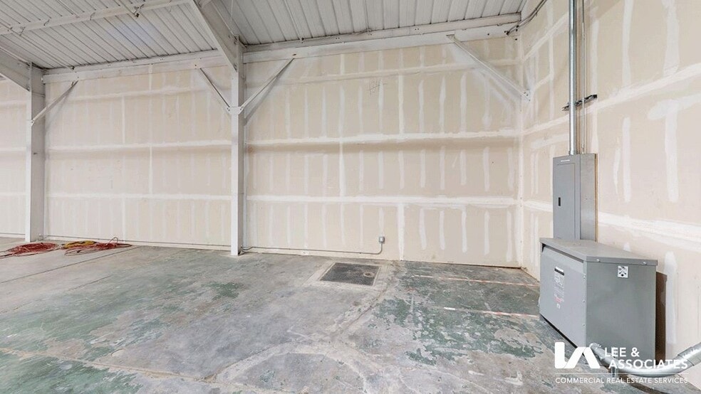 More Photos Of 1351 Orizaba Ave, Long Beach Warehouse For Lease