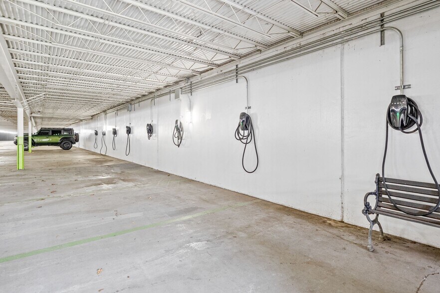 More Photos Of 2550 N Loop Fwy W, Houston Office For Lease