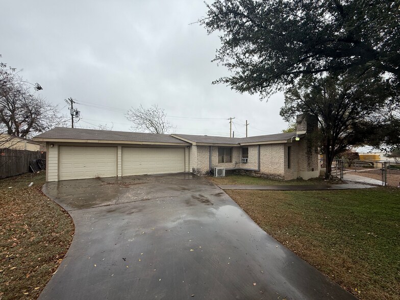 More Photos Of 1204 W Pecan St, Pflugerville Specialty For Lease