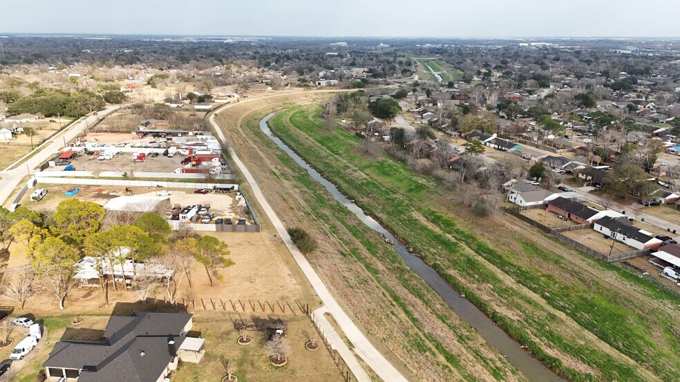 More Photos Of 14211 Hiram Clarke Rd, Houston Storefront For Lease