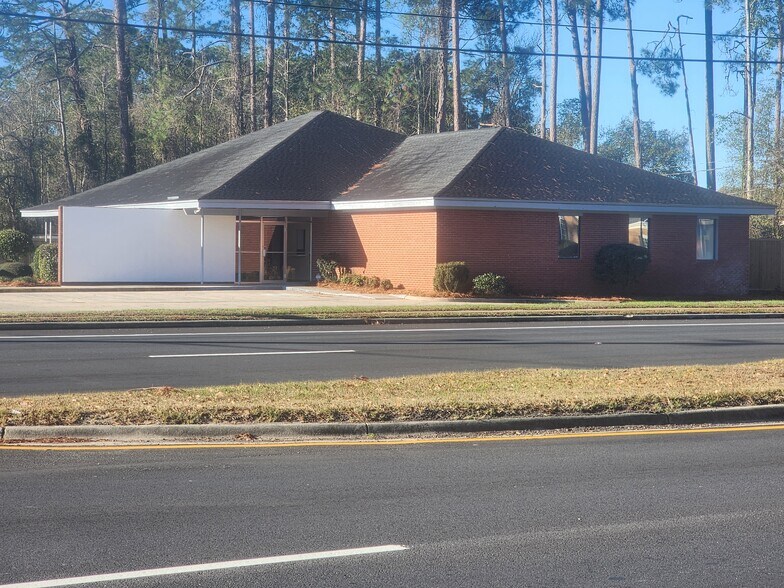 Primary Photo Of 811 S 1st St, Jesup Office For Lease