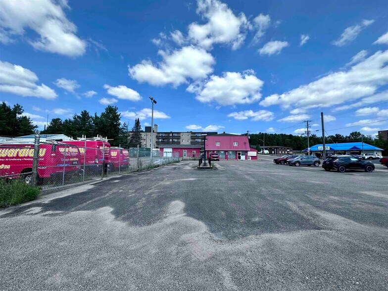 More Photos Of 347 Lake St, Sault Ste. Marie General Retail For Sale