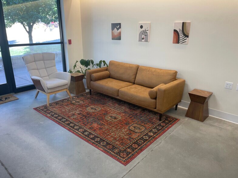 More Photos Of 180 S Union Blvd, Lakewood Storefront For Lease