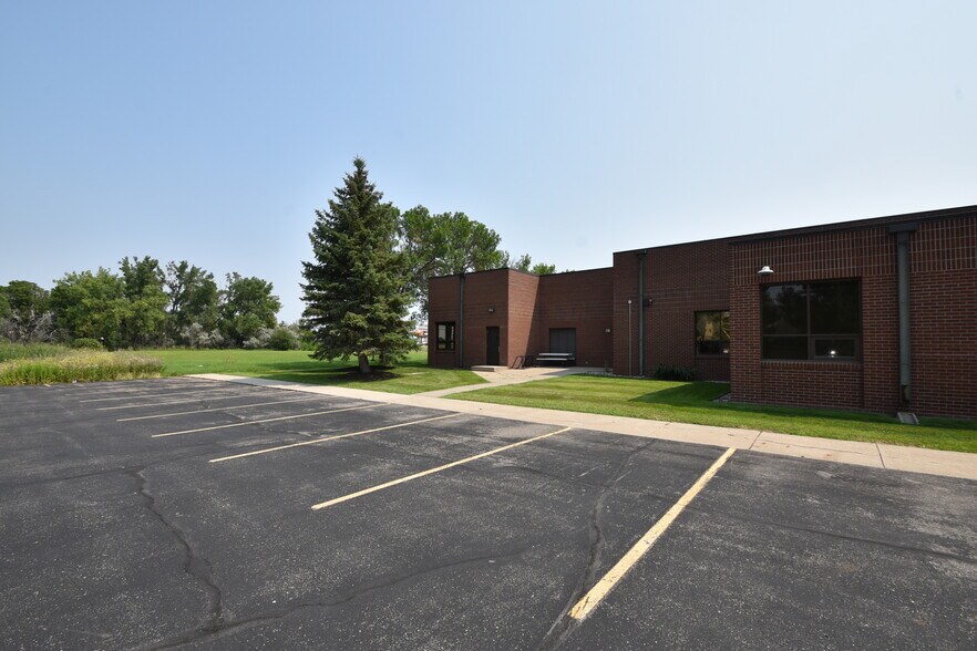 More Photos Of 1749 38th St S, Fargo Light Distribution For Sale