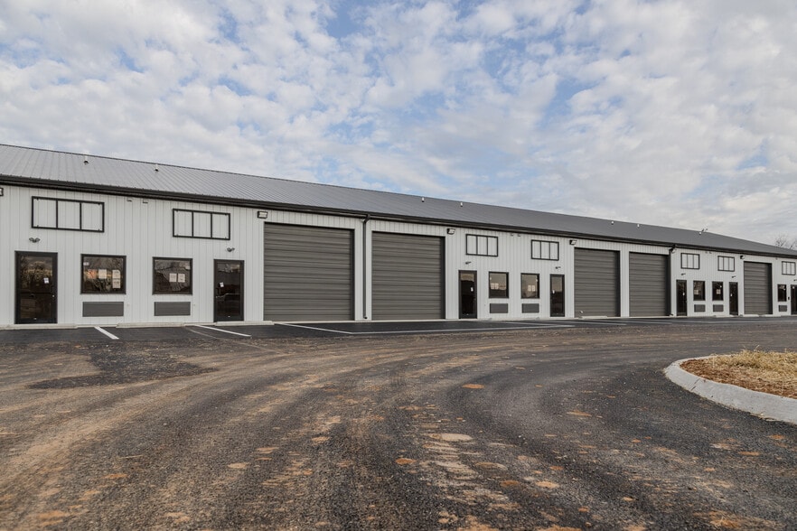 More Photos Of 400 Red Squirrel St, Bowling Green Specialty For Sale