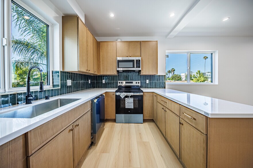 More Photos Of 2938 S Sycamore Ave, Los Angeles Apartments For Sale