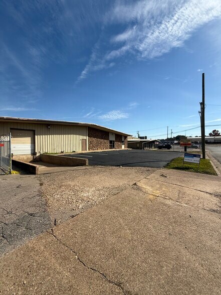 More Photos Of 4068 Hatcher Cir, Memphis Warehouse For Lease