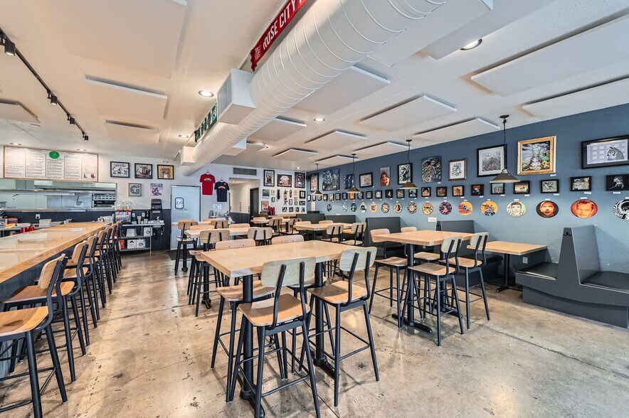 More Photos Of 4343 SE Hawthorne Blvd, Portland Restaurant For Sale