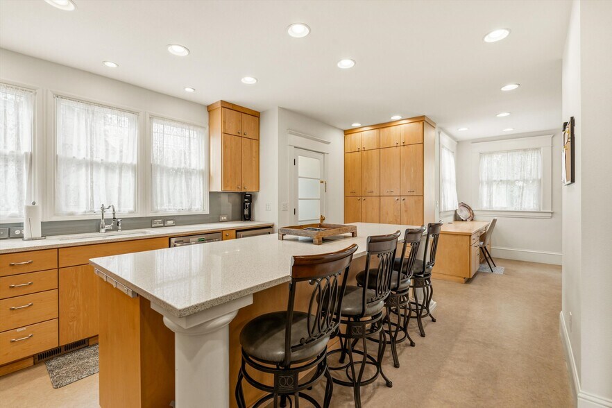 More Photos Of 340 NW 7th St, Corvallis Office Residential For Sale