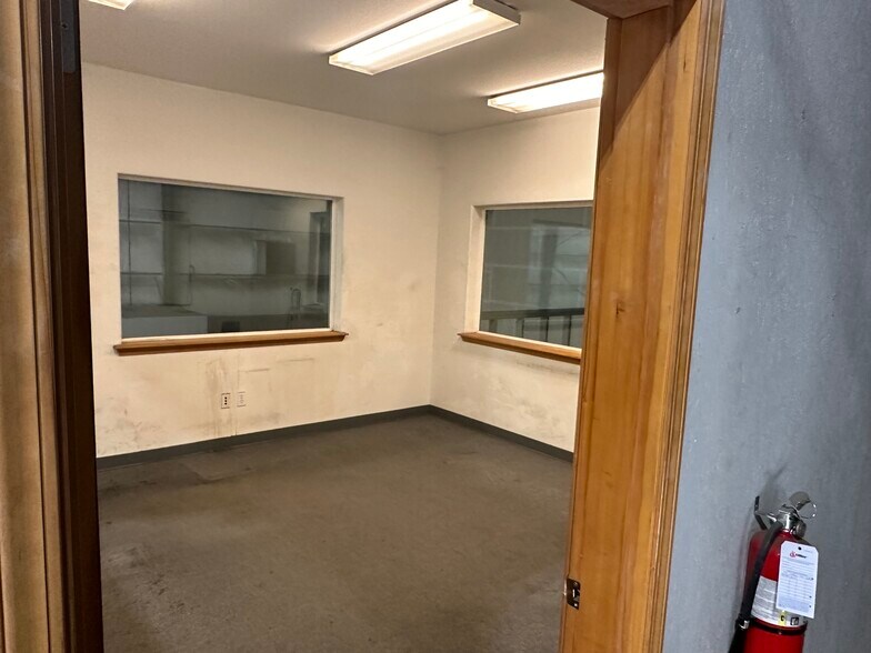 More Photos Of 1430 E Hillsboro St, Pasco Warehouse For Lease