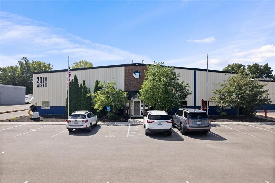 More Photos Of 201 W Carmel Dr, Carmel Theater Concert Hall For Lease