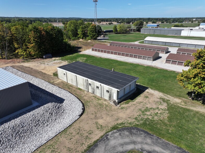 More Photos Of 57582 N Main St, Three Rivers Flex For Lease