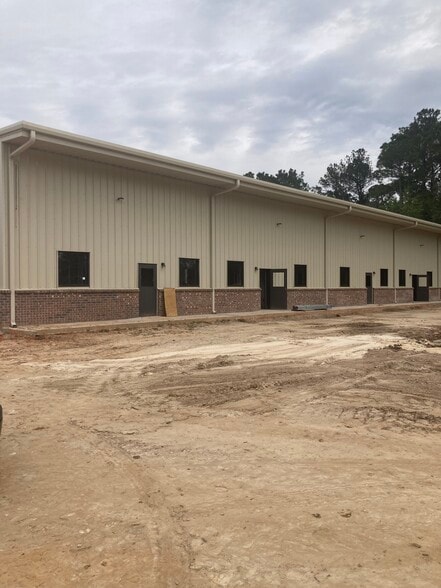 More Photos Of 2030 Phillip Dr, Covington Warehouse For Lease