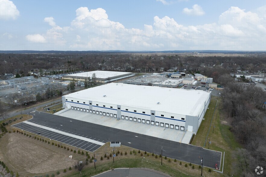More Photos Of 17-02 Nevins Rd, Fair Lawn Warehouse For Lease