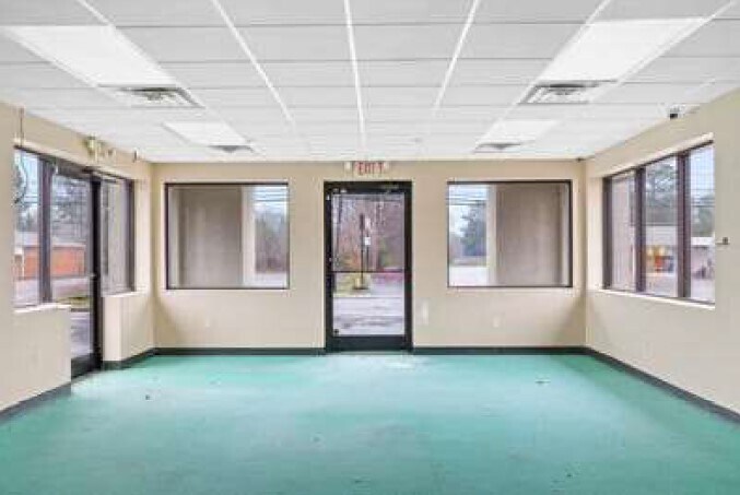 More Photos Of 809 N Main St, LaFayette General Retail For Sale