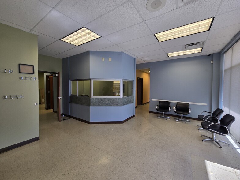 More Photos Of 1318 Euclid Ave, Bristol Freestanding For Lease