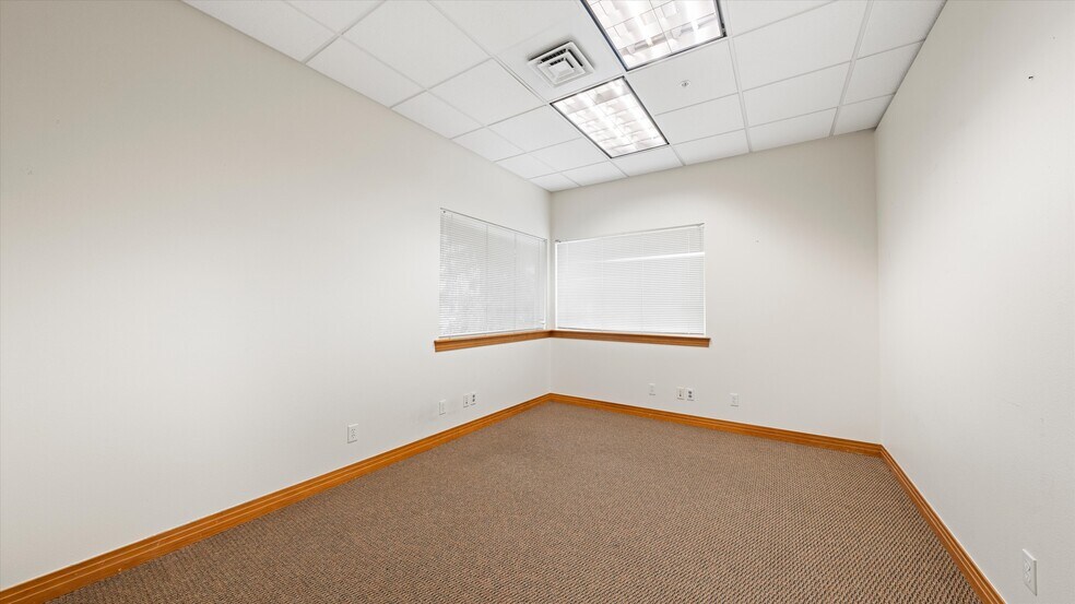 More Photos Of 8836 W Gage Blvd, Kennewick Office For Sale