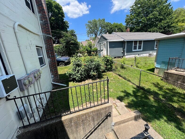 More Photos Of 1208 W White Oak St, Independence Apartments For Sale